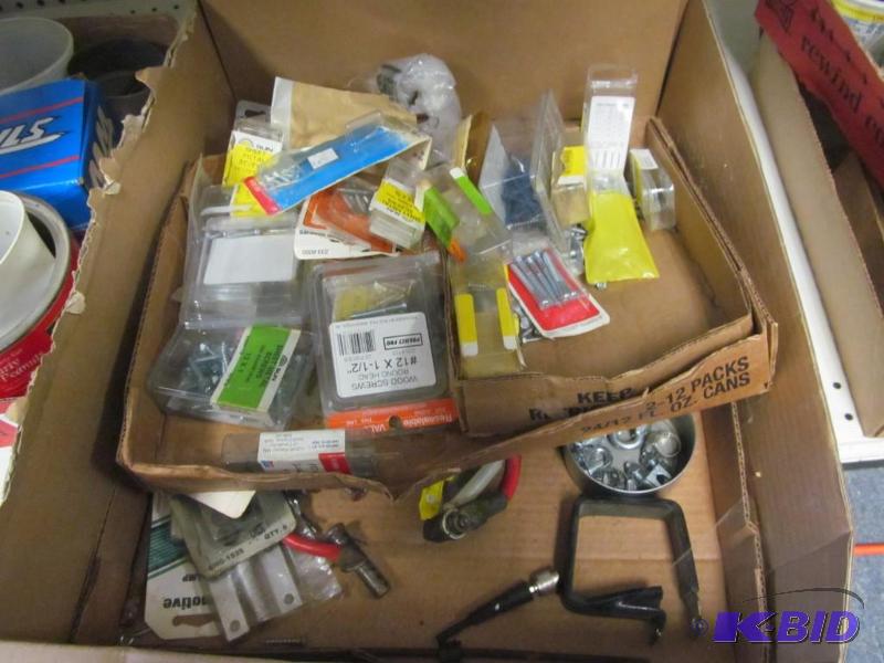 lot 80 image: lot of misc screws and bolts