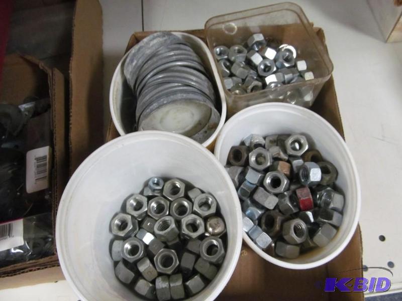lot 82 image: lot of misc screws and bolts