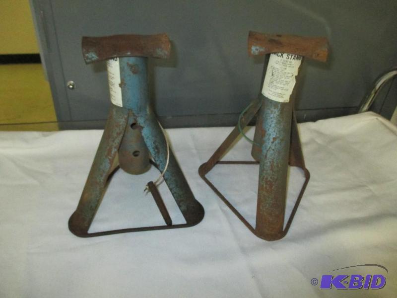 Jack stands