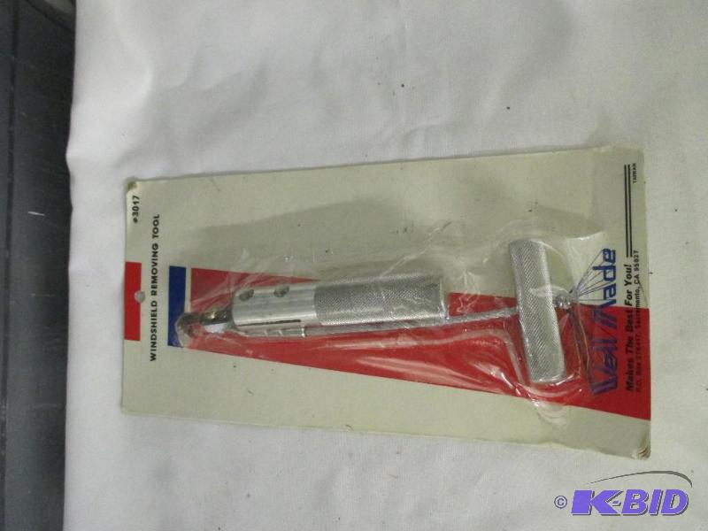 Windshield removal tool
