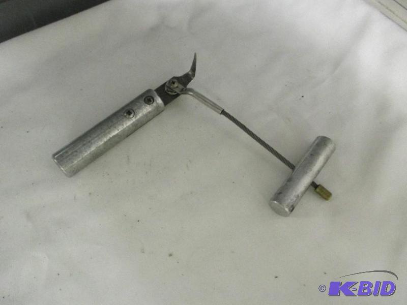 Windshield removal tool