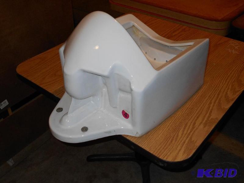 lot 29 image: Urinal