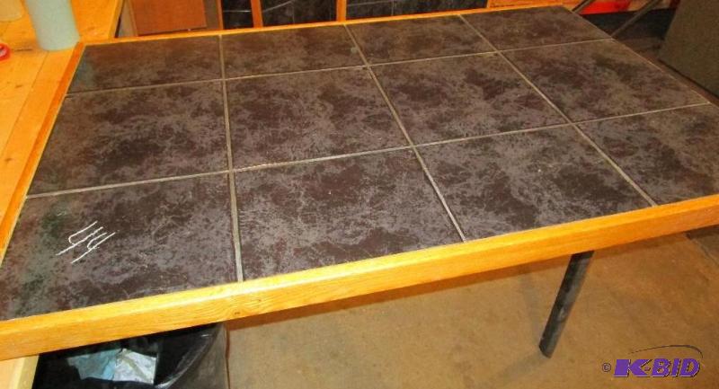 lot 44 image: Custom Built table