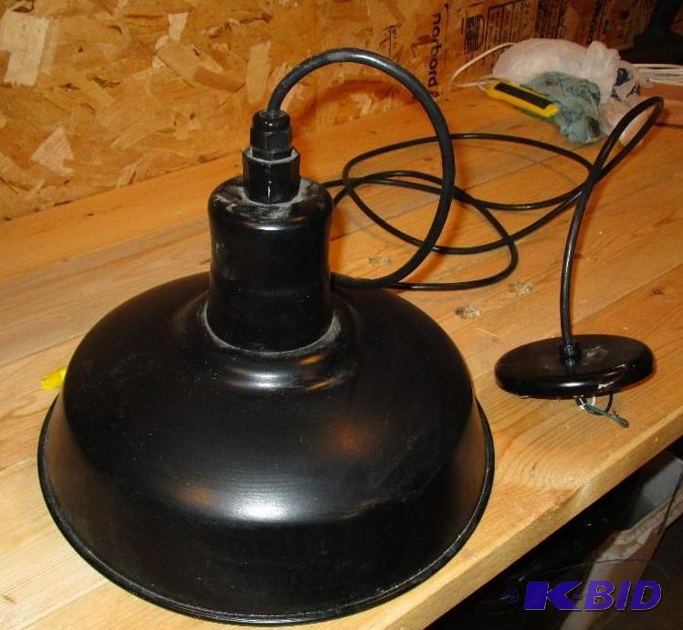 lot 49 image: Light Fixtures