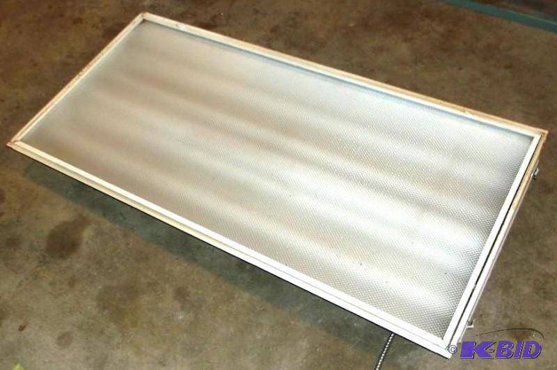 lot 5 image: 3 - Ceiling light fixtures