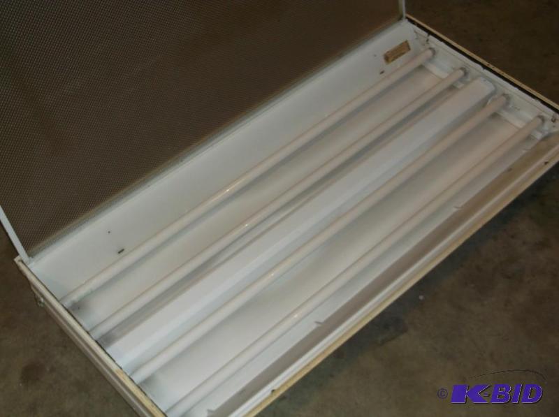 lot 6 image: 6 - Ceiling light fixtures