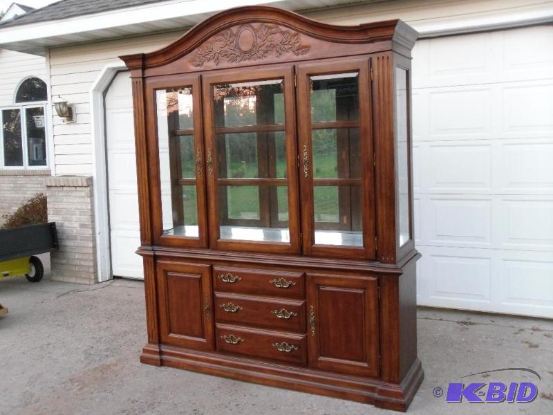Absolutely Gorgeous Large Mirrored Lighted Hu...