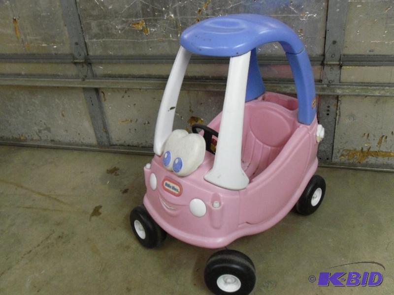 Little Tykes Cozy Coupe Car. Needs a little c...