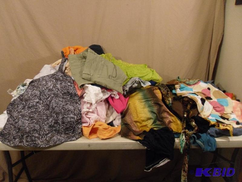 Large Lot of Assorted Teen and Women Clothing...