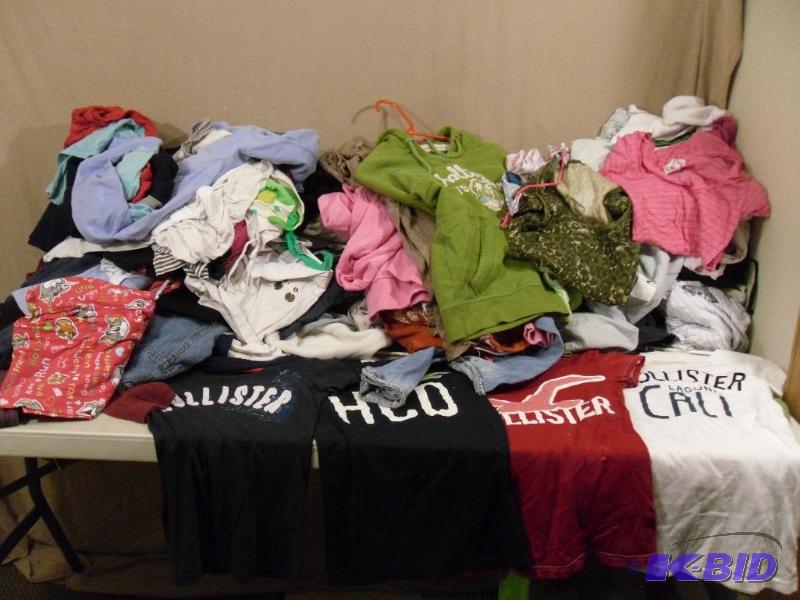 Large Lot of WomensTeen Clothes. Sizes, Styl...