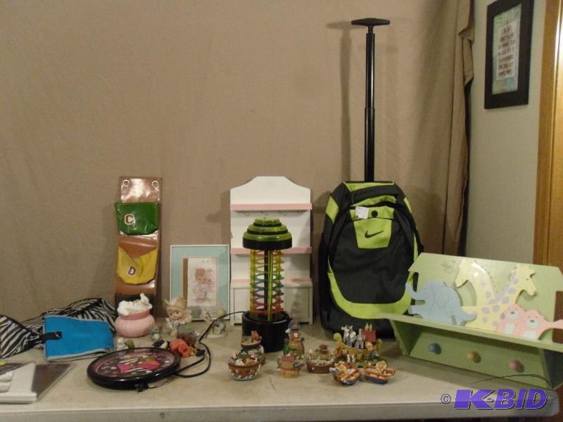 New Nike Backpack on Wheels, Noahs Ark Figuri...