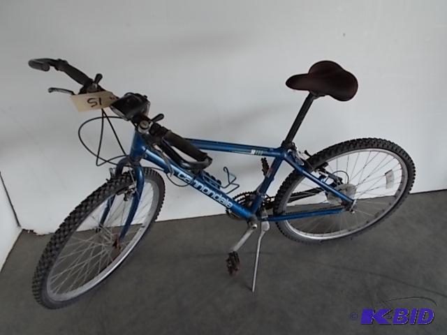 lot 15 image: Cannondale 26" M400, 21 Speed...