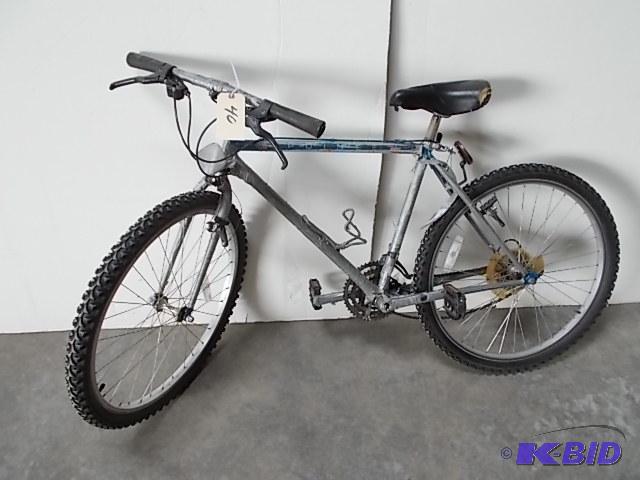 lot 40 image: Point 26", 21 Speed...