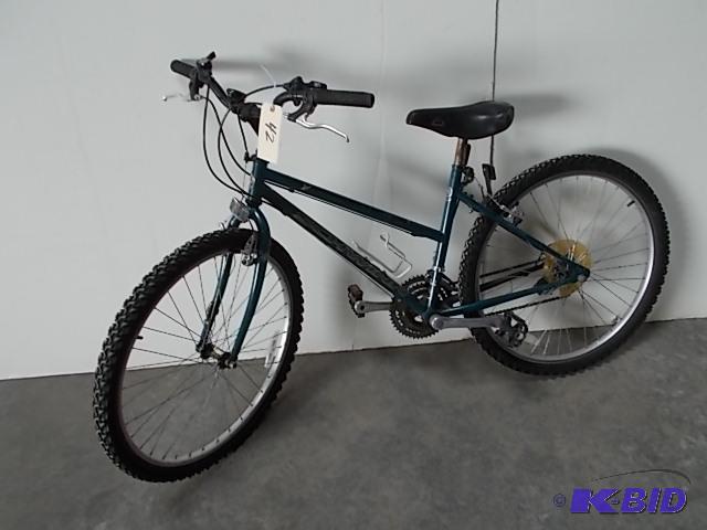 lot 42 image: Schwinn 26" Frontier, 18 Speed...