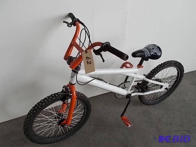 lot 62 image: Mongoose 20"...