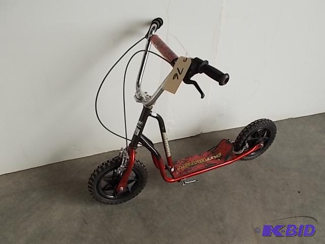 lot 76 image: Magna 12" Outburst Scooter...