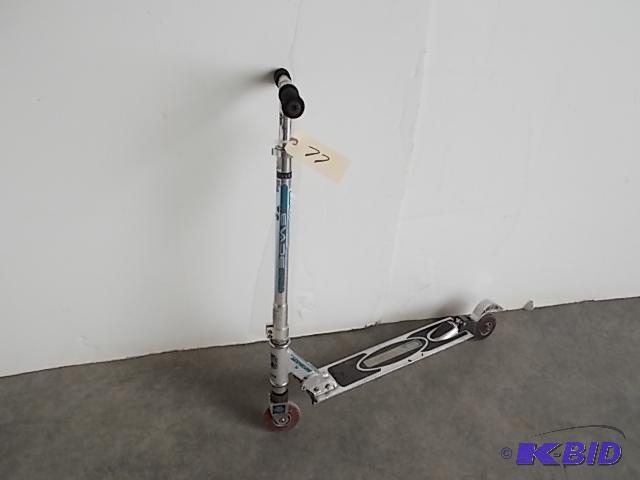 lot 77 image: Evade Scooter...