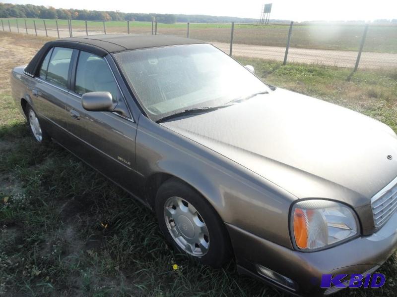 2000 Cadillac Sedan