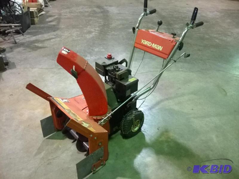 lot 11 image: Yardman SnoWolf 422 Snowblower