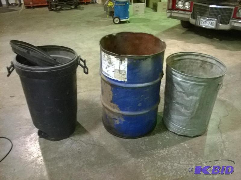lot 118 image: Garbage Cans, Lot of 3