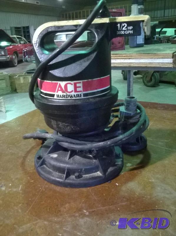 lot 121 image: Ace 12hp Pump, powers on