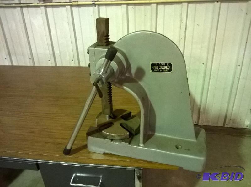 lot 13 image: Hand Crank Arbor Press