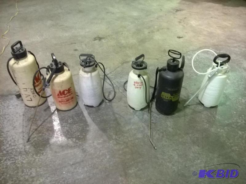 lot 130 image: Pump Sprayers, lot of 6