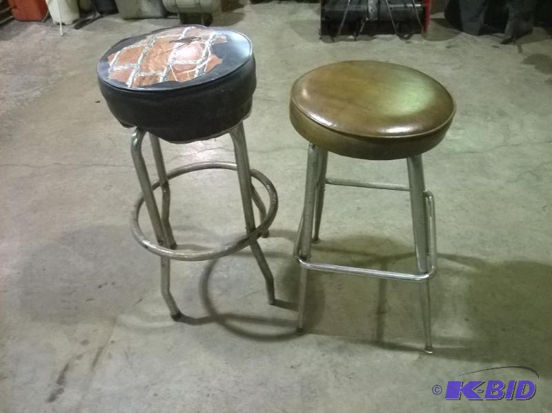 lot 141 image: Lot of 2 Padded Stools,