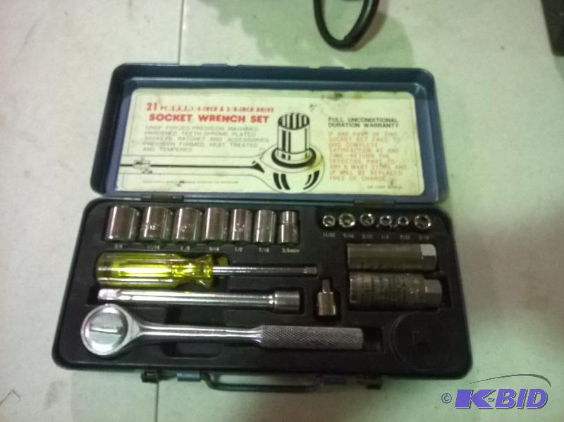 lot 159 image: 14in & 38in Ratchet Set in Blue Case