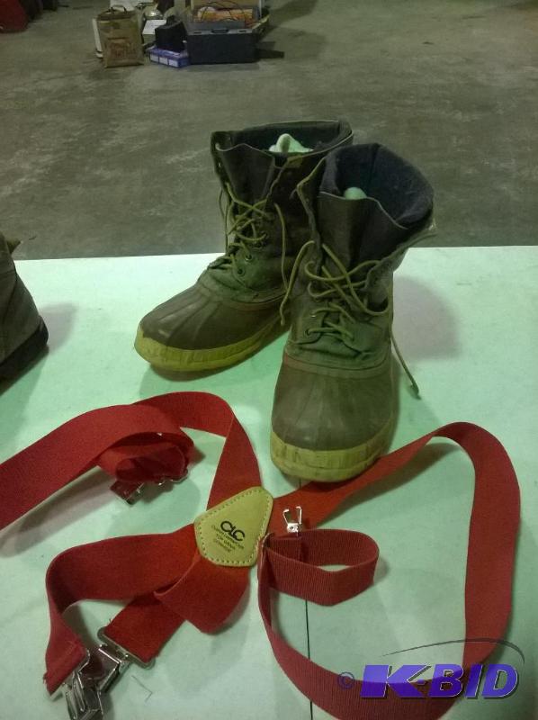 lot 166 image: Ice Fishing Boots with Suspenders, probably 13