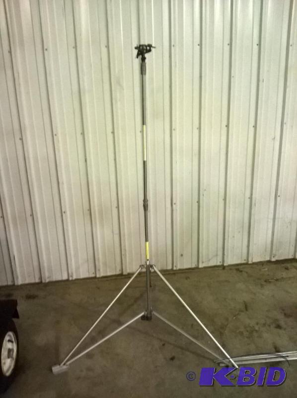 lot 179 image: Large Tripod Sprinkler