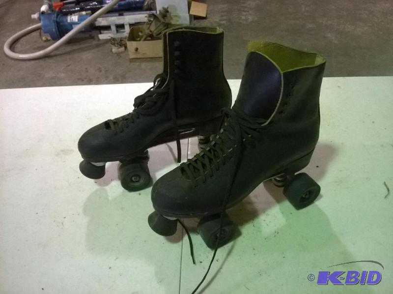lot 187 image: Chicago Leather Rolling Skates, size 13M