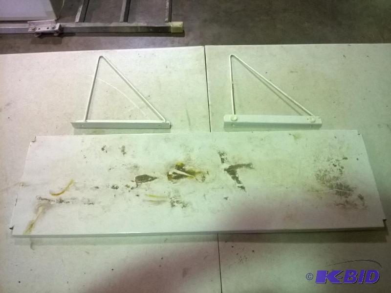 lot 190 image: Lightweight Metal Shelf 33in x 10in