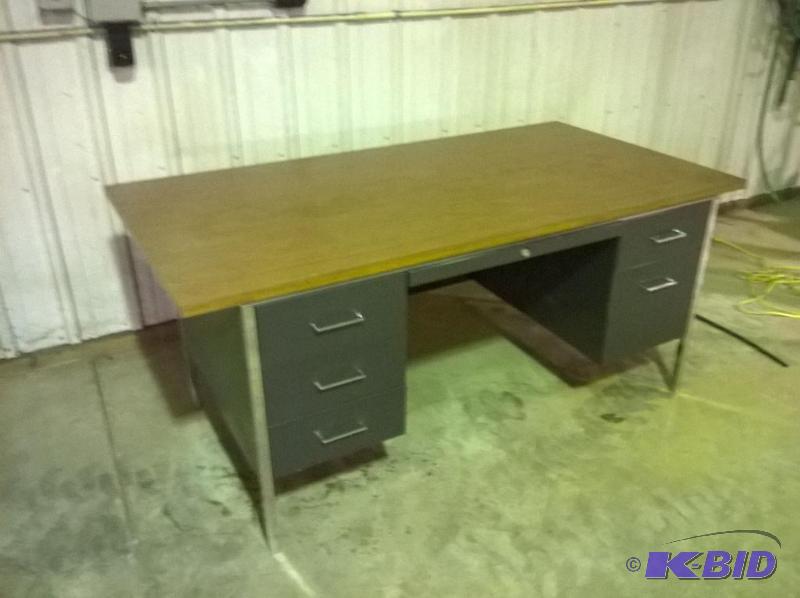 lot 197 image: Desk, 70in x 36in x 29 12in
