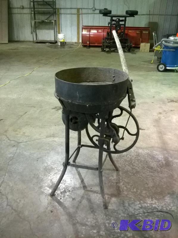 lot 20 image: Antique Stand Up Forge