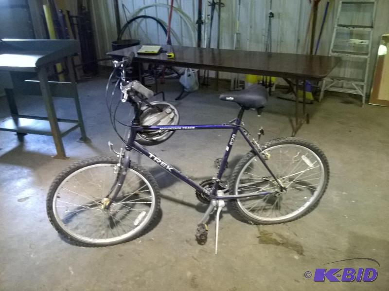 lot 201 image: Trek Mountain Track 820 Mountain Bike,
