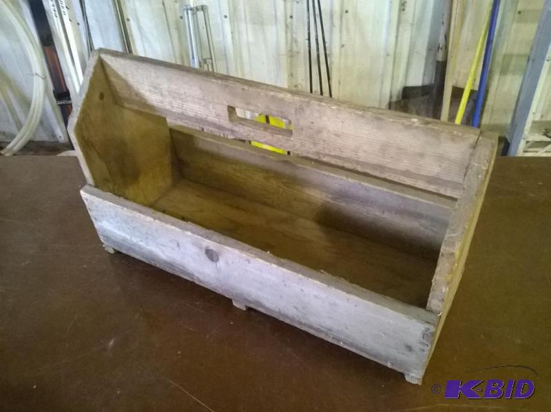 lot 203 image: Vintage Wood Tool Box
