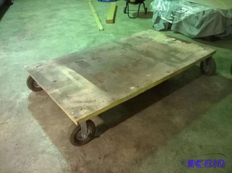 lot 211 image: 4ftx7ft Rolling Cart