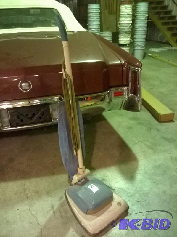 lot 224 image: Old Hoover Vacuum