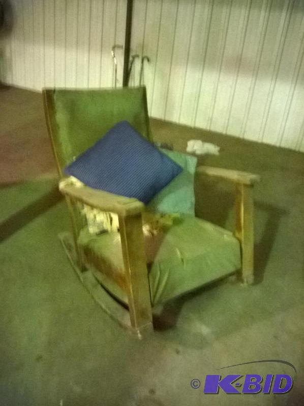lot 231 image: Vintage Chair with Pillows