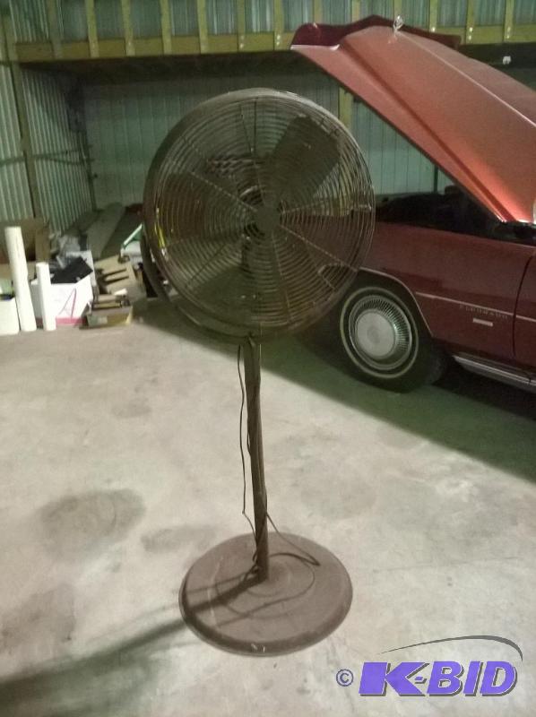 lot 236 image: 20 Shop Fan