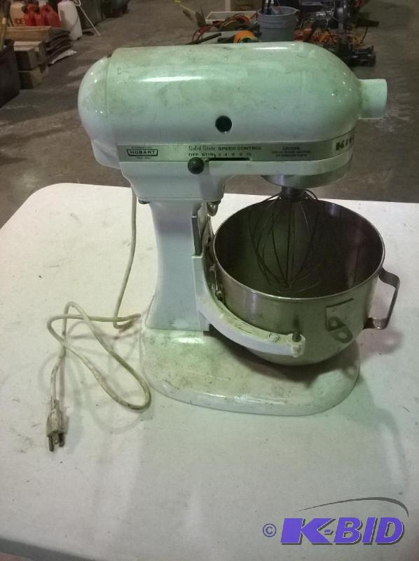 lot 24 image: Kitchen Aid K5SS Stand Mixer, works