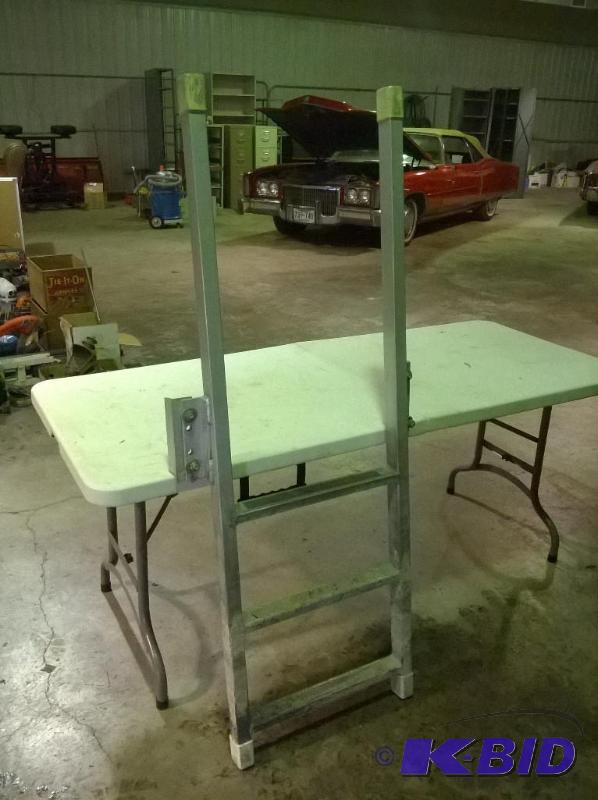 lot 26 image: Aluminum Boat Ladder, 21in x 63in