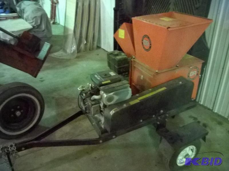 lot 3 image: 18hp DR Wood Chipper