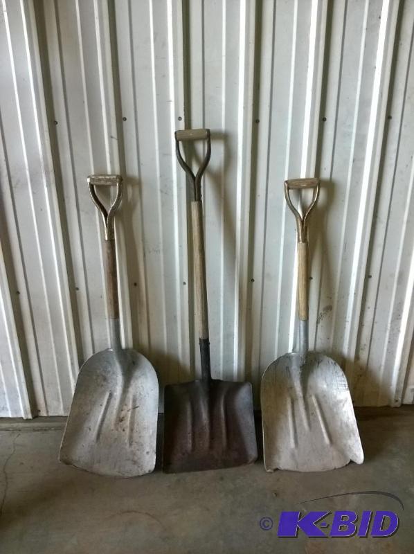lot 43 image: Scoop Shovels Lot of 3