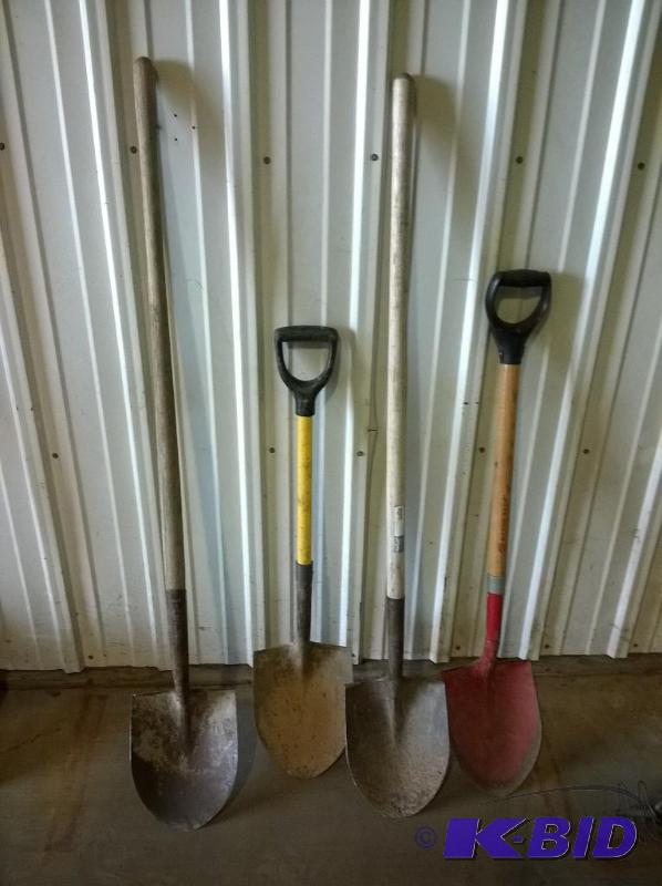 lot 46 image: Spade Shovels, Lot of 4