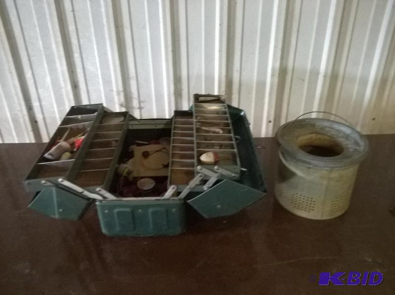 lot 68 image: Vintage Metal Tackle Box & Minnow Bucket