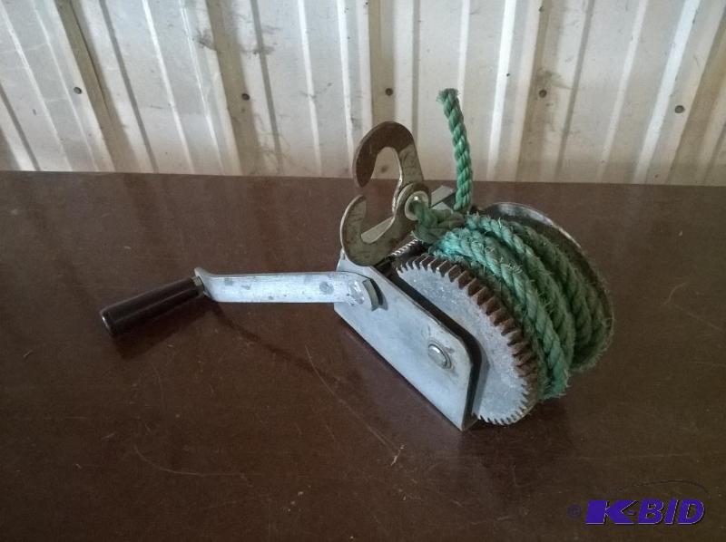 lot 79 image: Rope Winch
