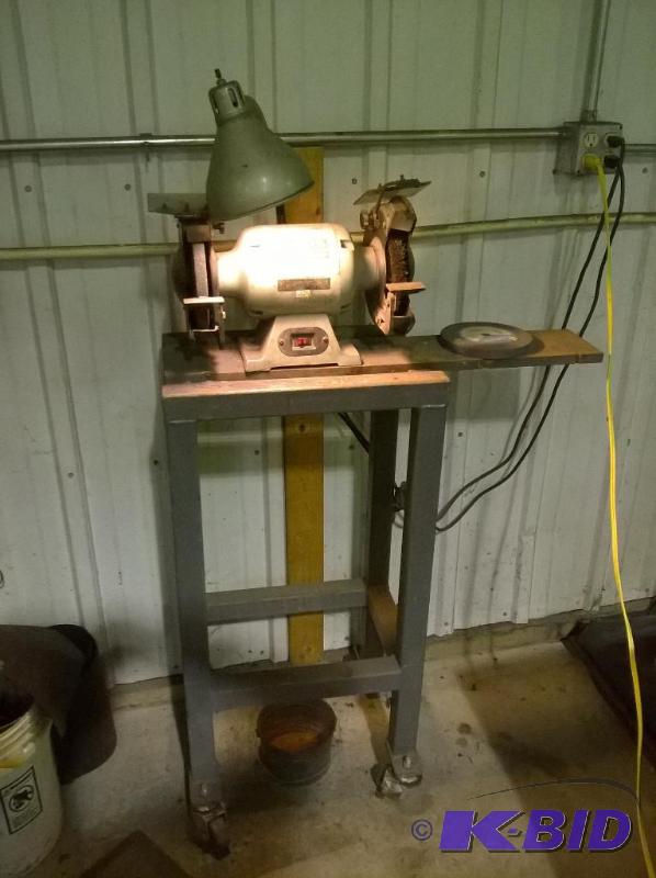 lot 8 image: Delta 8in Bench Grinder with Bench Light & addl Wheel