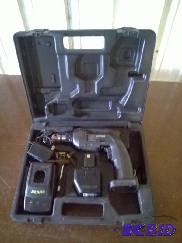 lot 80 image: Craftsman Cordless 38 Drill, 315.271890